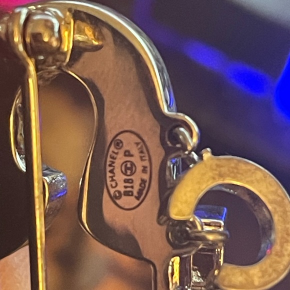 CHANEL Safety Pin Brooch - Made in Italy -never worn - Picture 5 of 6